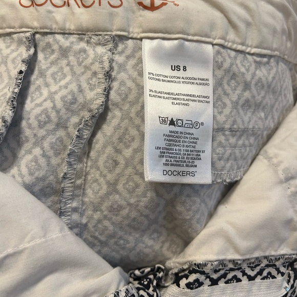 Dockers Shorts Women’s Size 8 Black White Print Pockets Mid Rise Flat Front Tab - Picture 3 of 3